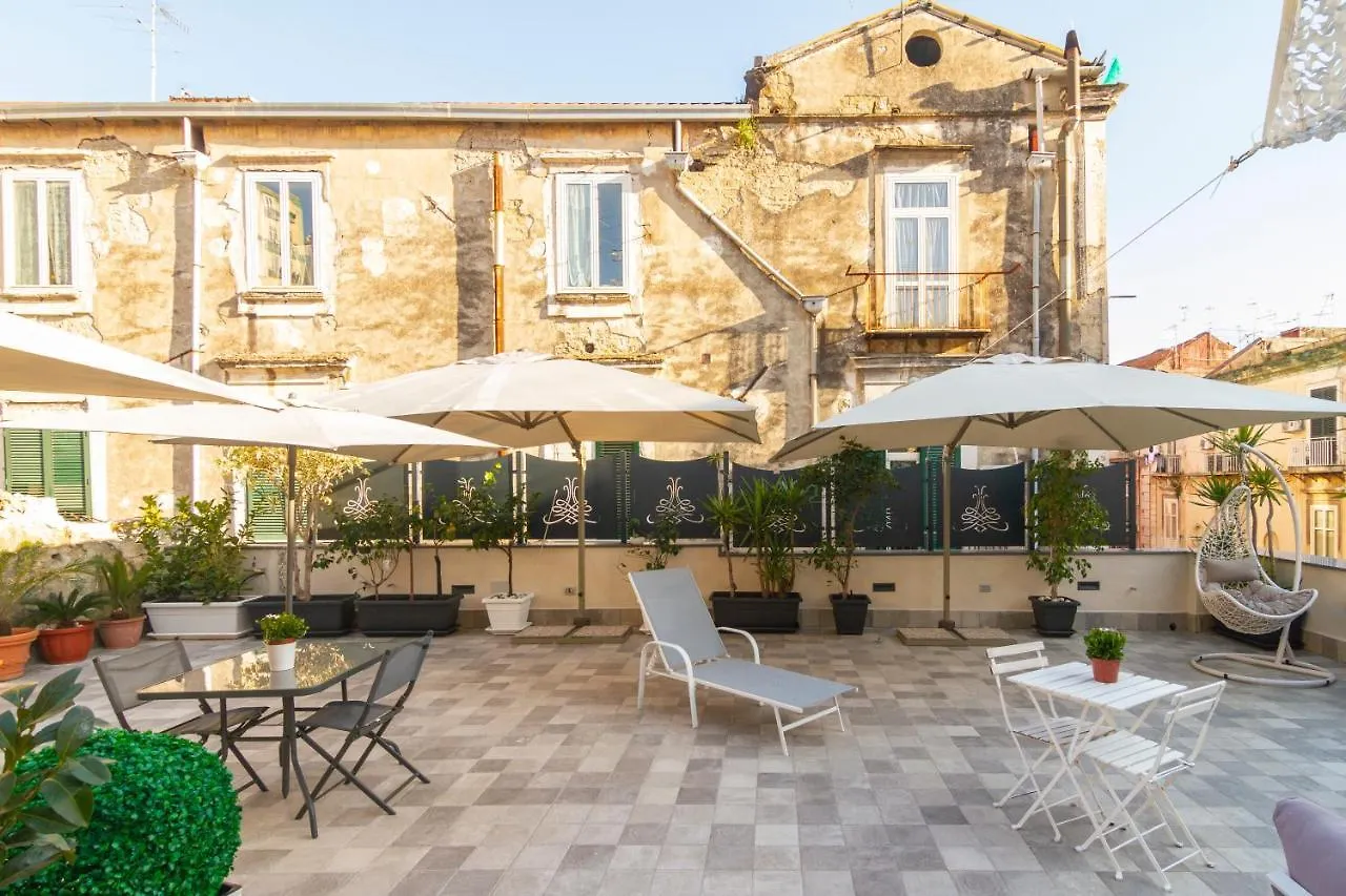 Elite House Parking Free Small Car Naples Apartment